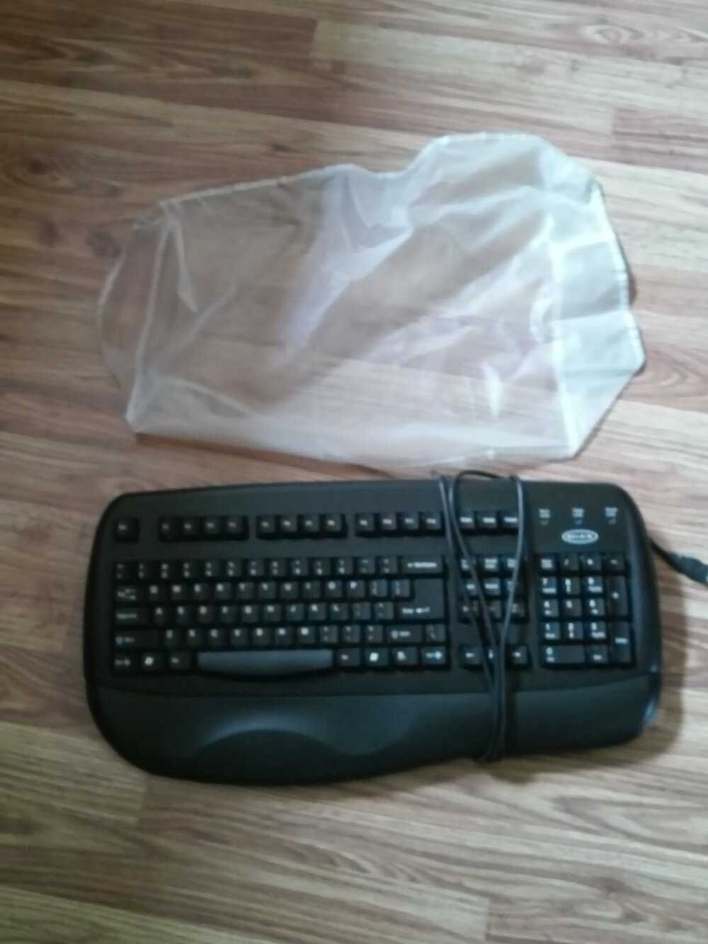 Belkin Ergonomic Keyboard With Cover & Feet Never Used Perfect